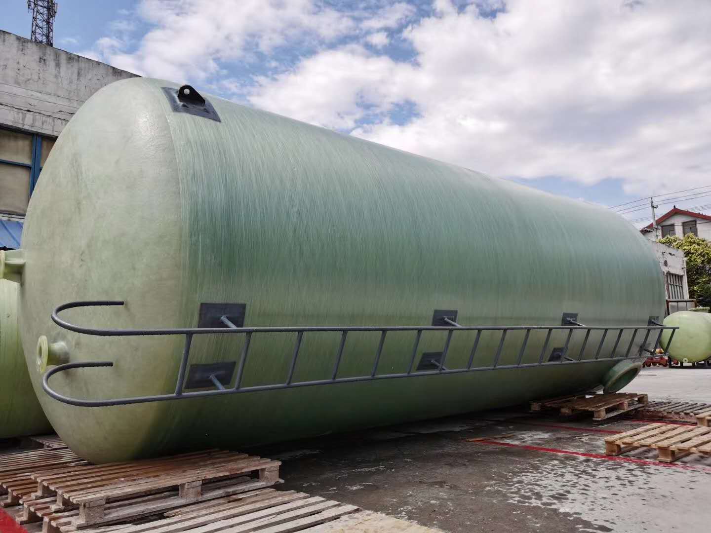 丹東玻璃鋼硝酸罐工程施工廠家-加工安裝定做